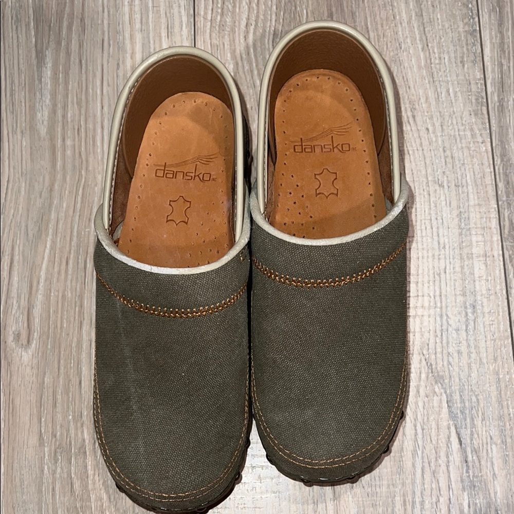Dansko olive sage green‎ clogs